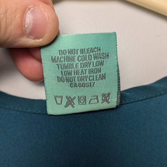 GARDE MALADE Gabrielle Top Scrub Size Large Nice Blue Color Front Pocket - Picture 7 of 10